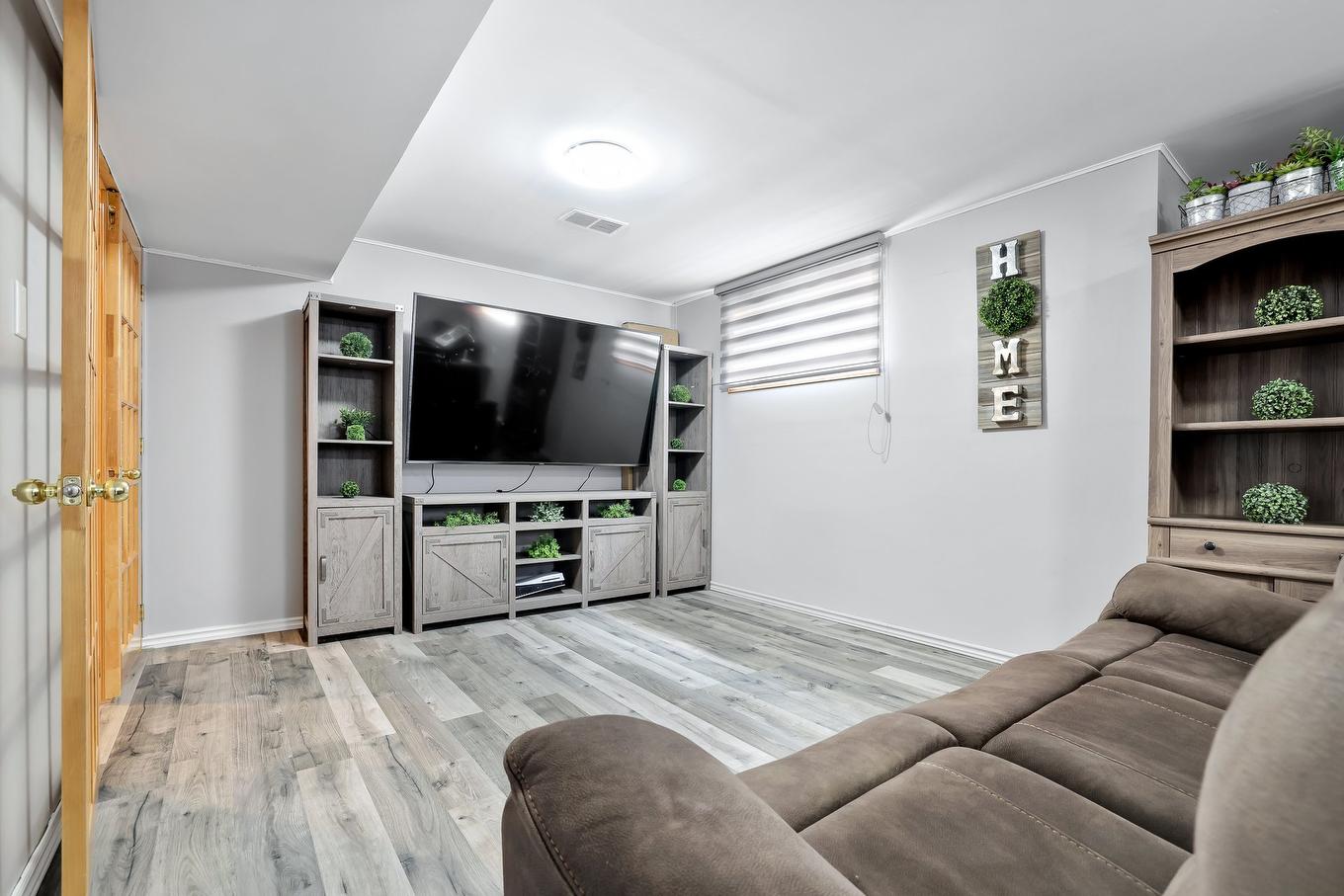 Family room - 4 Rue Molière, Gatineau (Aylmer), QC - Indoor Photo Showing Living Room