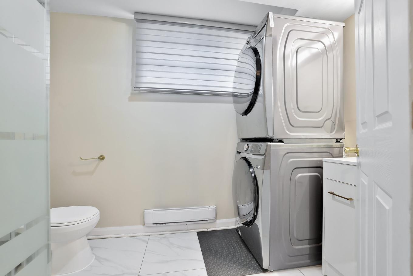 Bathroom - 4 Rue Molière, Gatineau (Aylmer), QC - Indoor Photo Showing Laundry Room