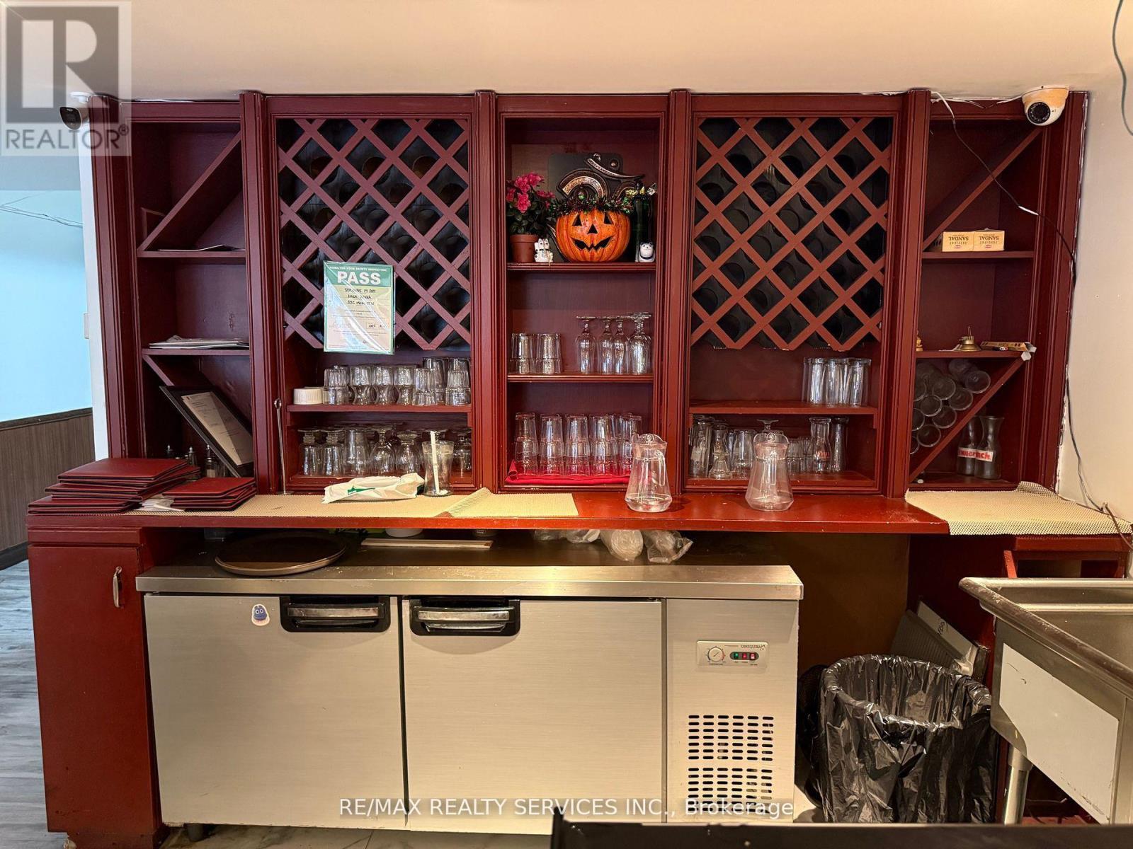 354 Main Street W, Hamilton, ON