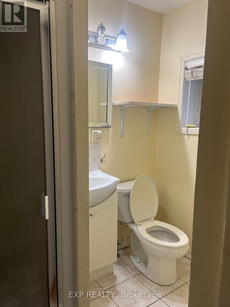 3215 Parkerhill Road, Mississauga, ON - Indoor Photo Showing Bathroom