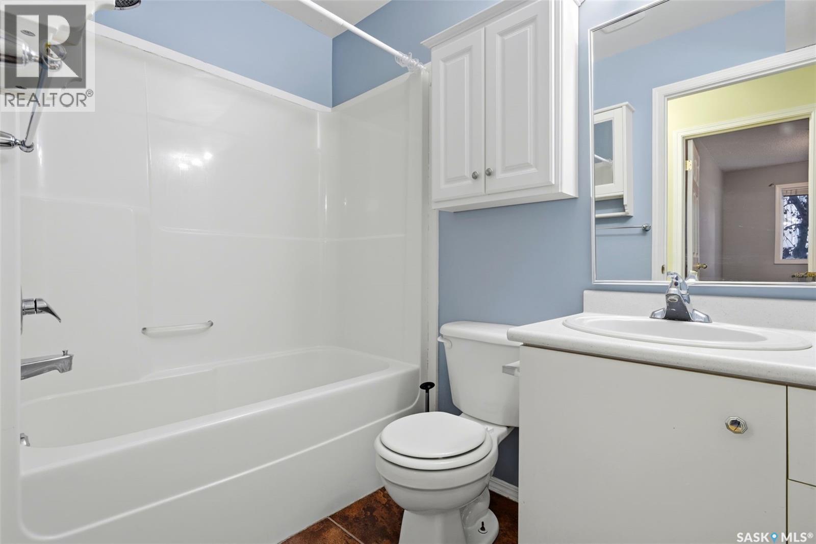 310 2203 Angus Street, Regina, SK - Indoor Photo Showing Bathroom