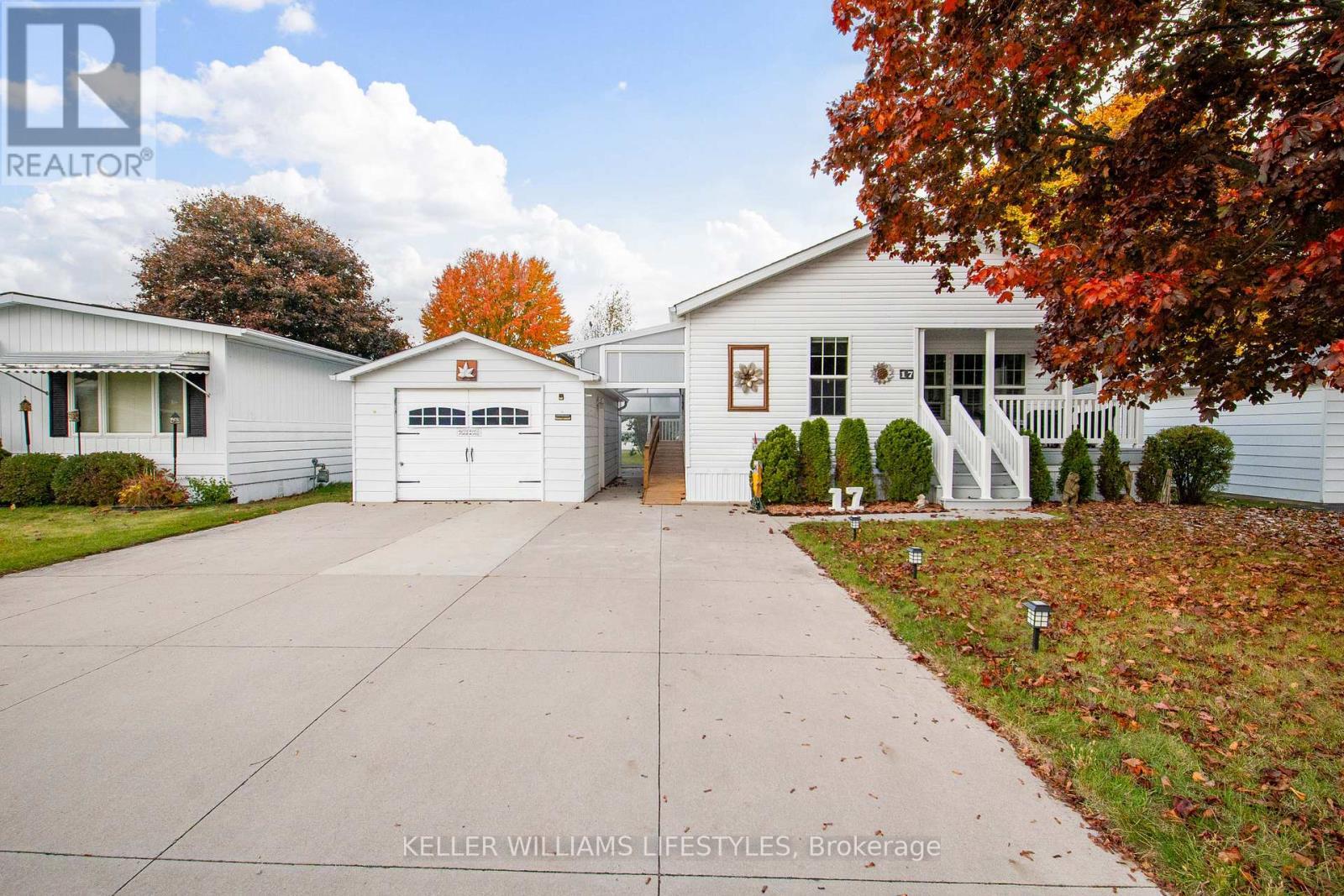 17 George Street, Strathroy-Caradoc (Se), ON - Outdoor With Facade