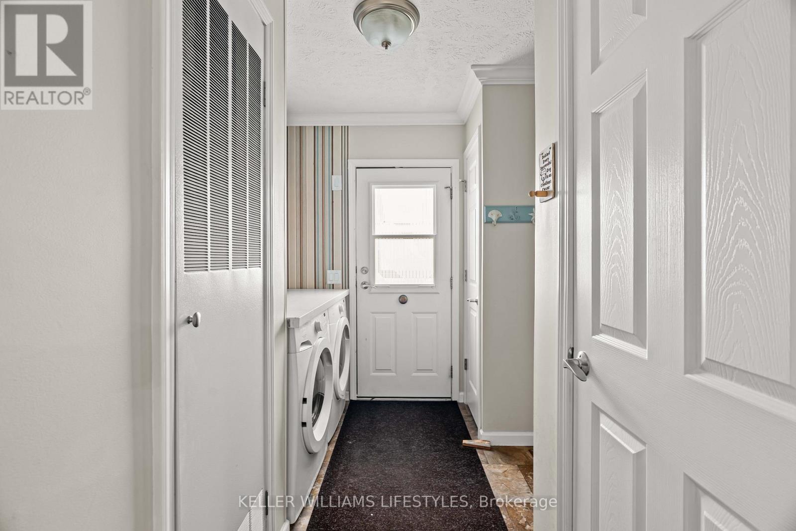 17 George Street, Strathroy-Caradoc (Se), ON - Indoor