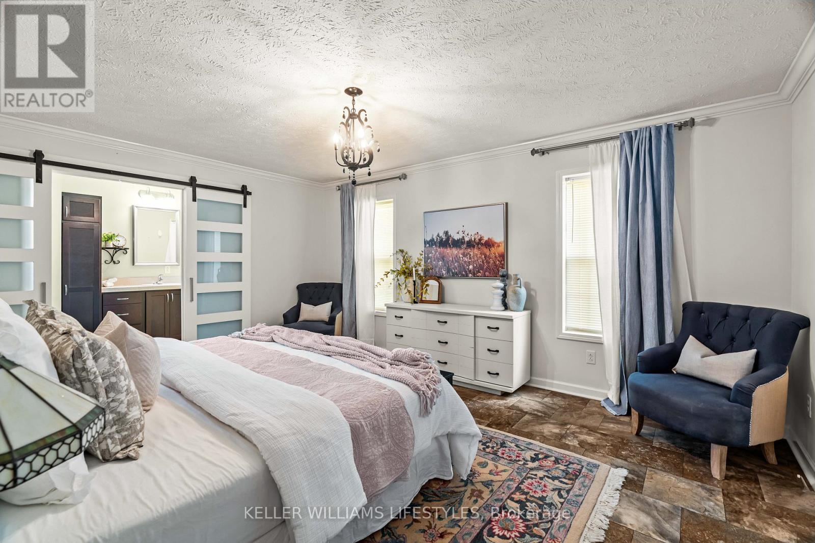 17 George Street, Strathroy-Caradoc (Se), ON - Indoor Photo Showing Bedroom