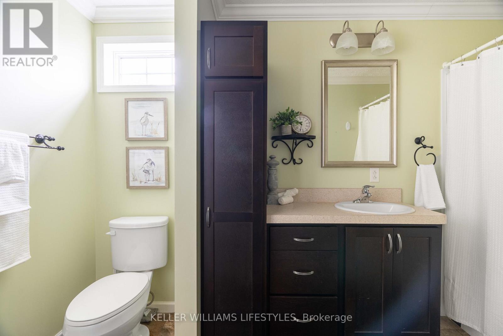 17 George Street, Strathroy-Caradoc (Se), ON - Indoor Photo Showing Bathroom