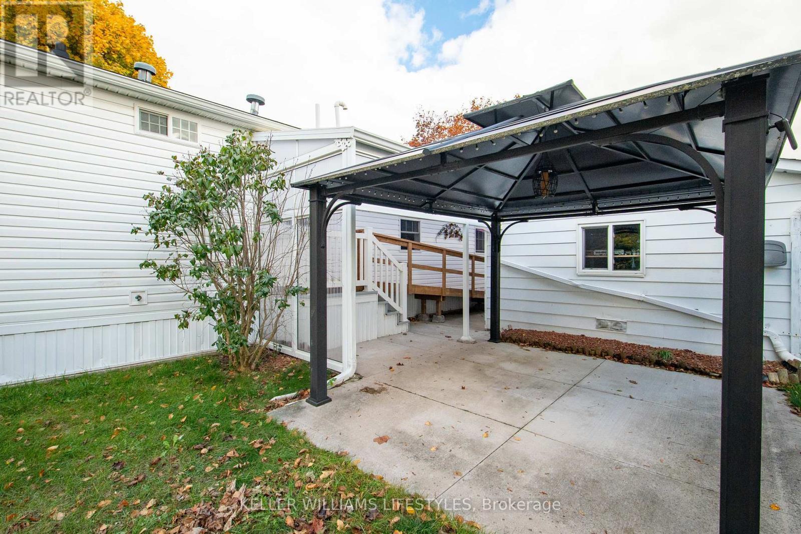 17 George Street, Strathroy-Caradoc (Se), ON - Outdoor