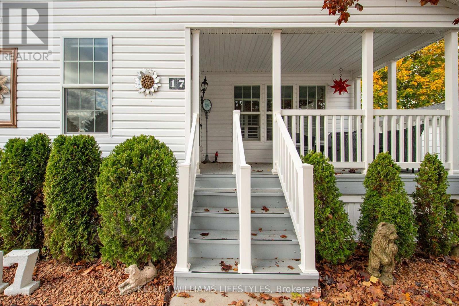 17 George Street, Strathroy-Caradoc (Se), ON - Outdoor With Deck Patio Veranda