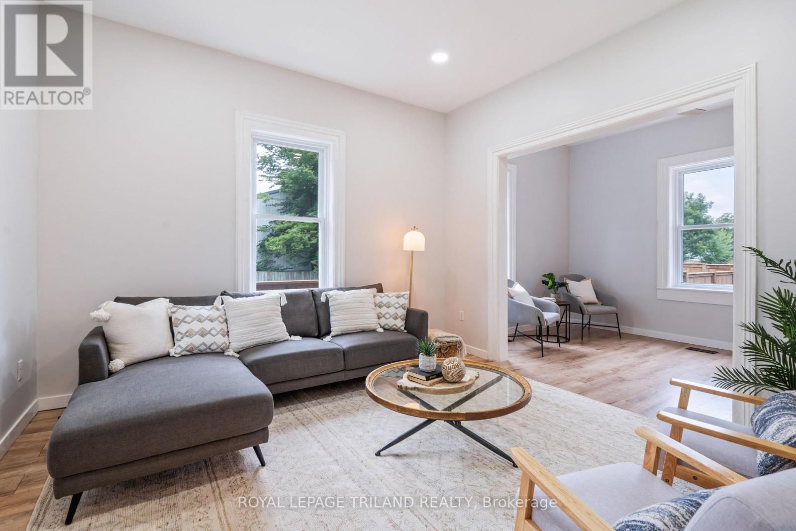 191 Catherine Street, North Middlesex (Parkhill), ON - Indoor Photo Showing Living Room