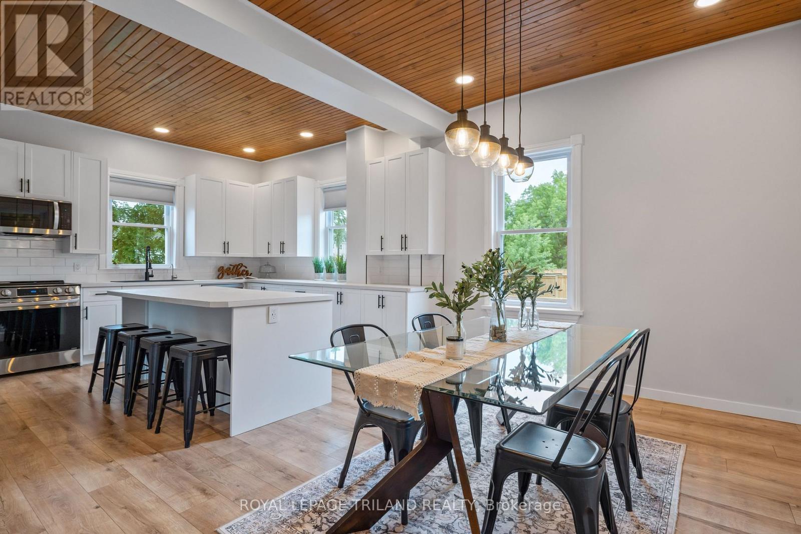 191 Catherine Street, North Middlesex (Parkhill), ON - Indoor Photo Showing Dining Room