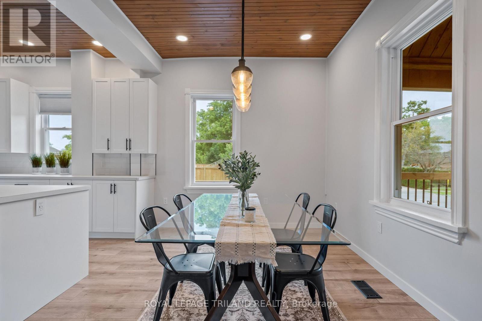 191 Catherine Street, North Middlesex (Parkhill), ON - Indoor Photo Showing Dining Room
