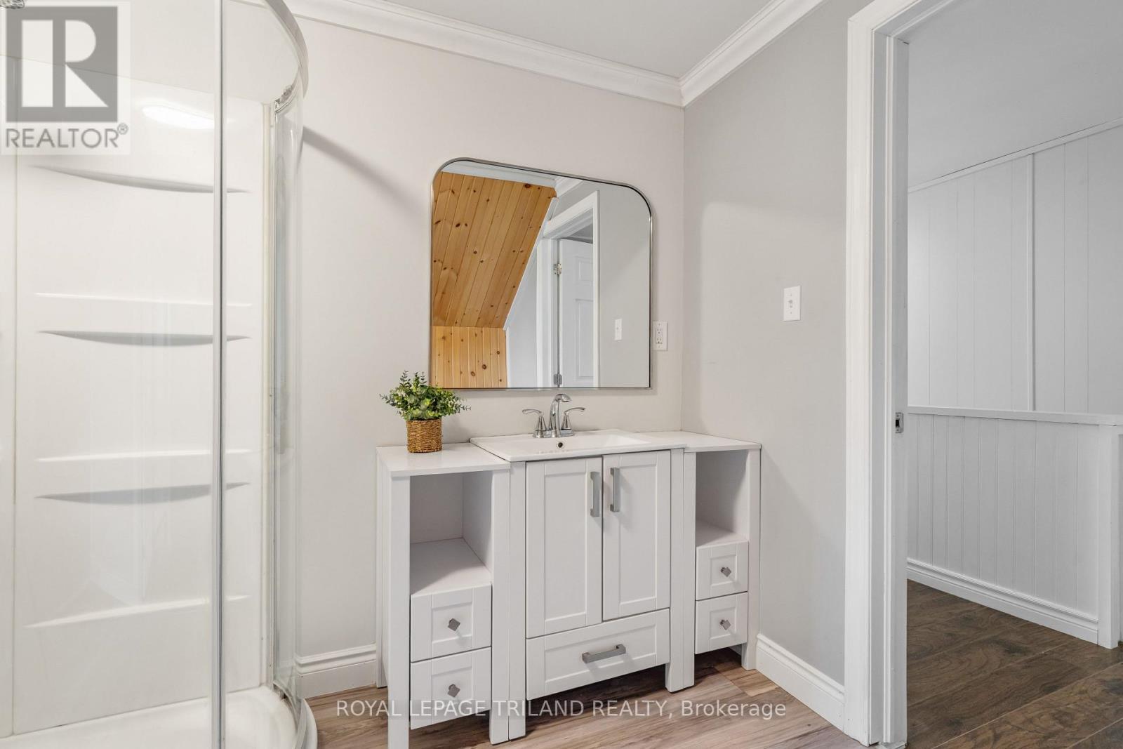 191 Catherine Street, North Middlesex (Parkhill), ON - Indoor Photo Showing Bathroom
