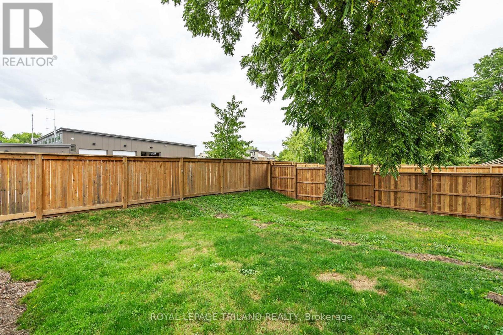 191 Catherine Street, North Middlesex (Parkhill), ON - Outdoor With Backyard