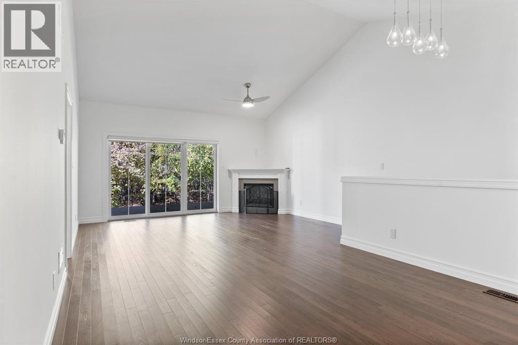69 Red Oak Crescent, Amherstburg, ON - Indoor Photo Showing Living Room