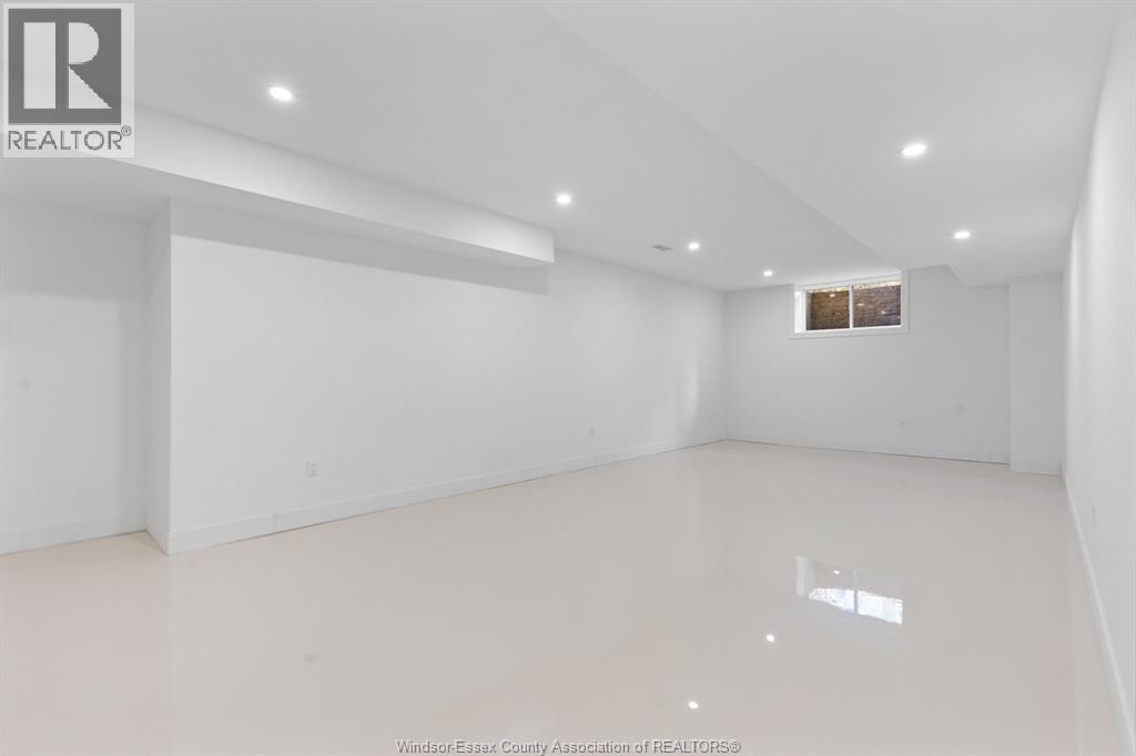 69 Red Oak Crescent, Amherstburg, ON - Indoor Photo Showing Other Room