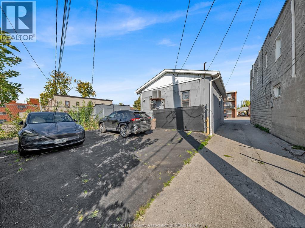 1145 Erie, Windsor, ON