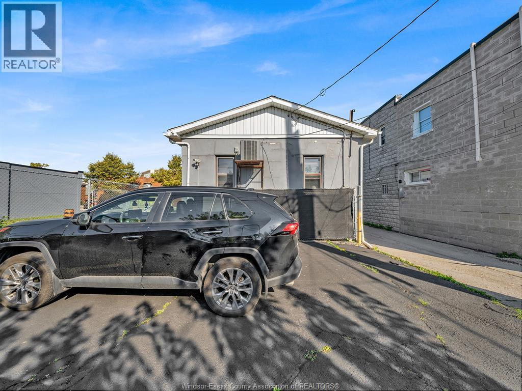 1145 Erie, Windsor, ON