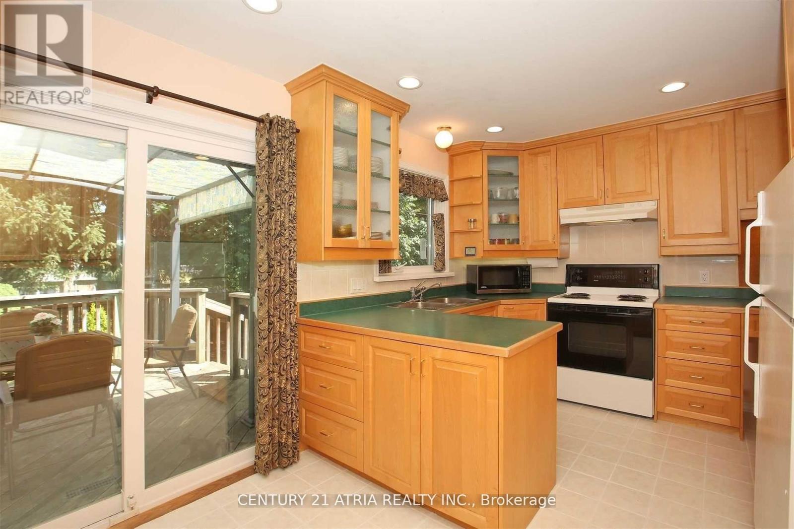 16 Brightbay Crescent, Markham, ON - Indoor Photo Showing Kitchen