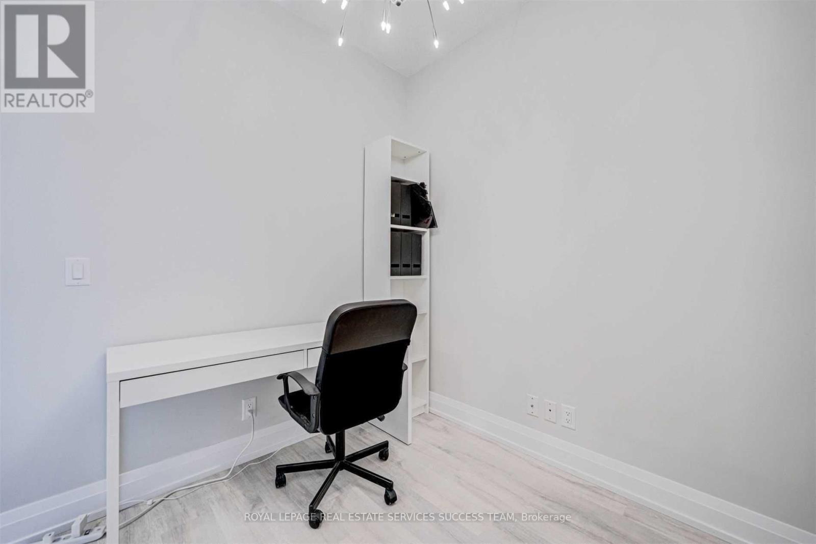 2002 - 7890 Bathurst Street, Vaughan, ON - Indoor