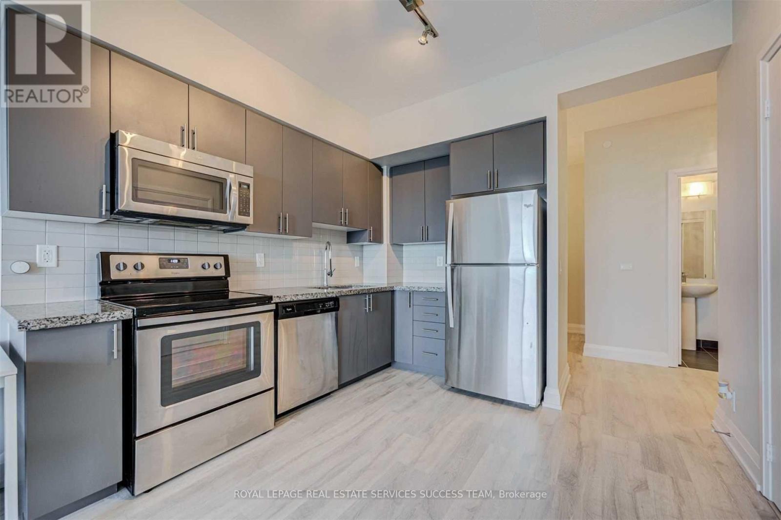 2002 - 7890 Bathurst Street, Vaughan, ON - Indoor Photo Showing Kitchen