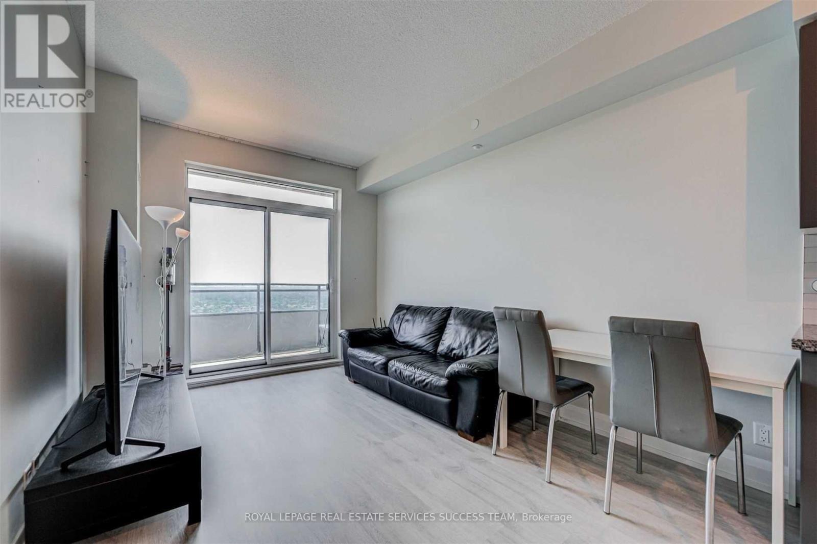 2002 - 7890 Bathurst Street, Vaughan, ON - Indoor