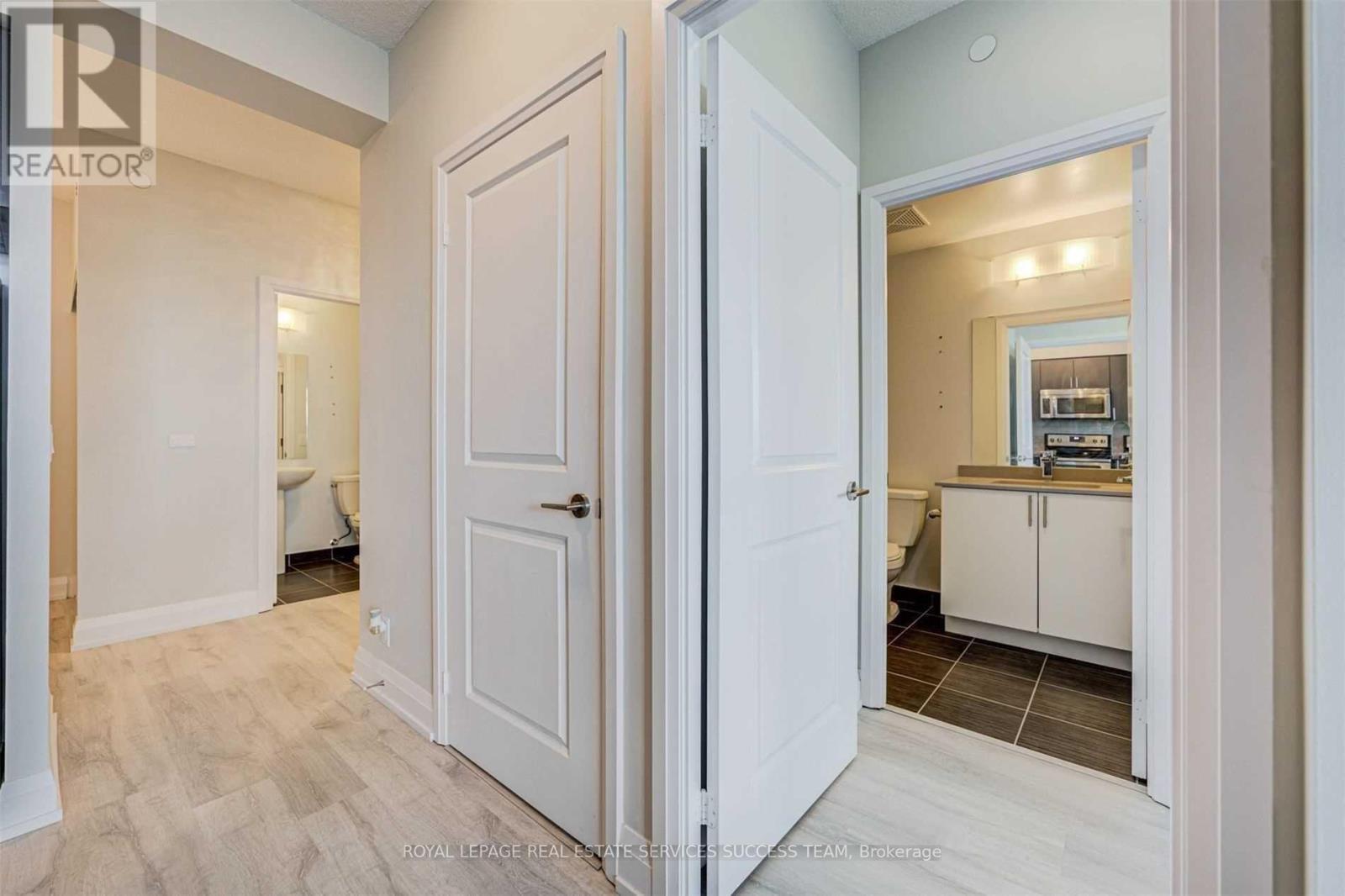 2002 - 7890 Bathurst Street, Vaughan, ON - Indoor Photo Showing Other Room