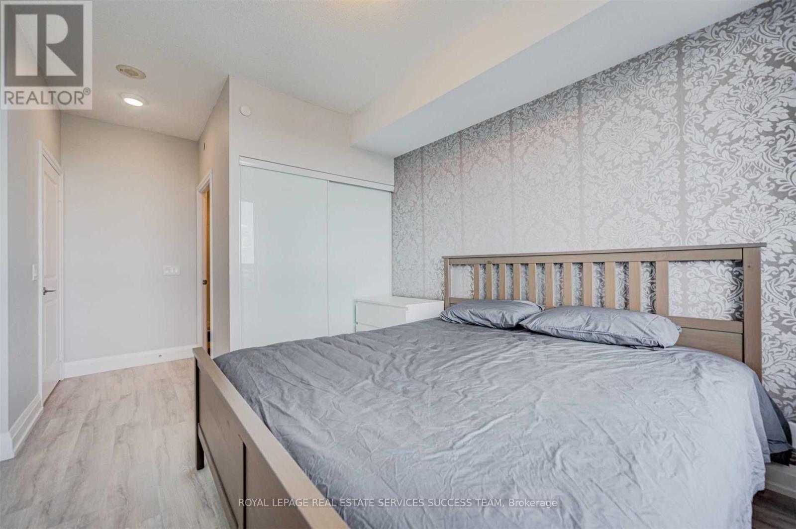 2002 - 7890 Bathurst Street, Vaughan, ON - Indoor Photo Showing Bedroom