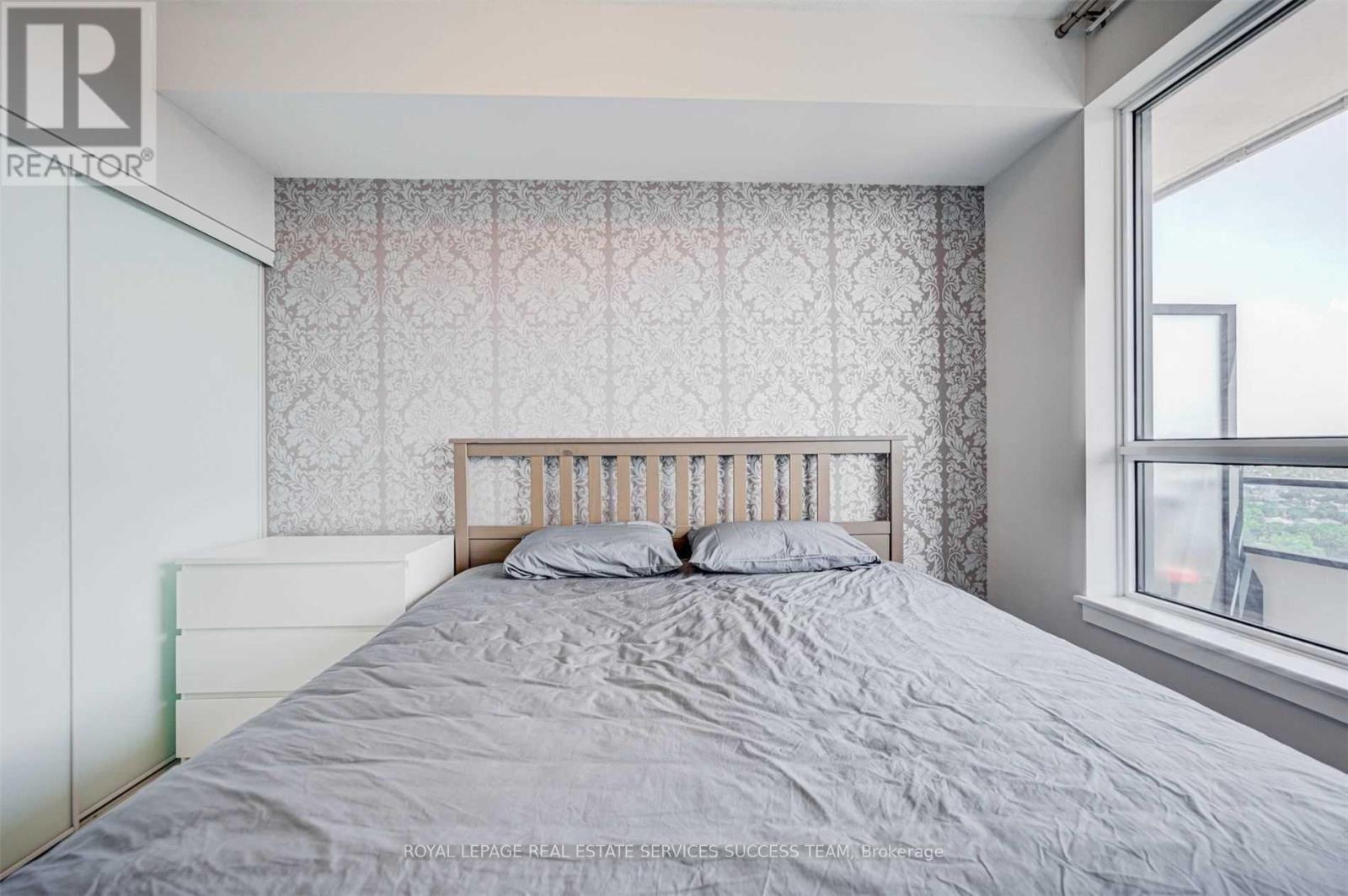 2002 - 7890 Bathurst Street, Vaughan, ON - Indoor Photo Showing Bedroom