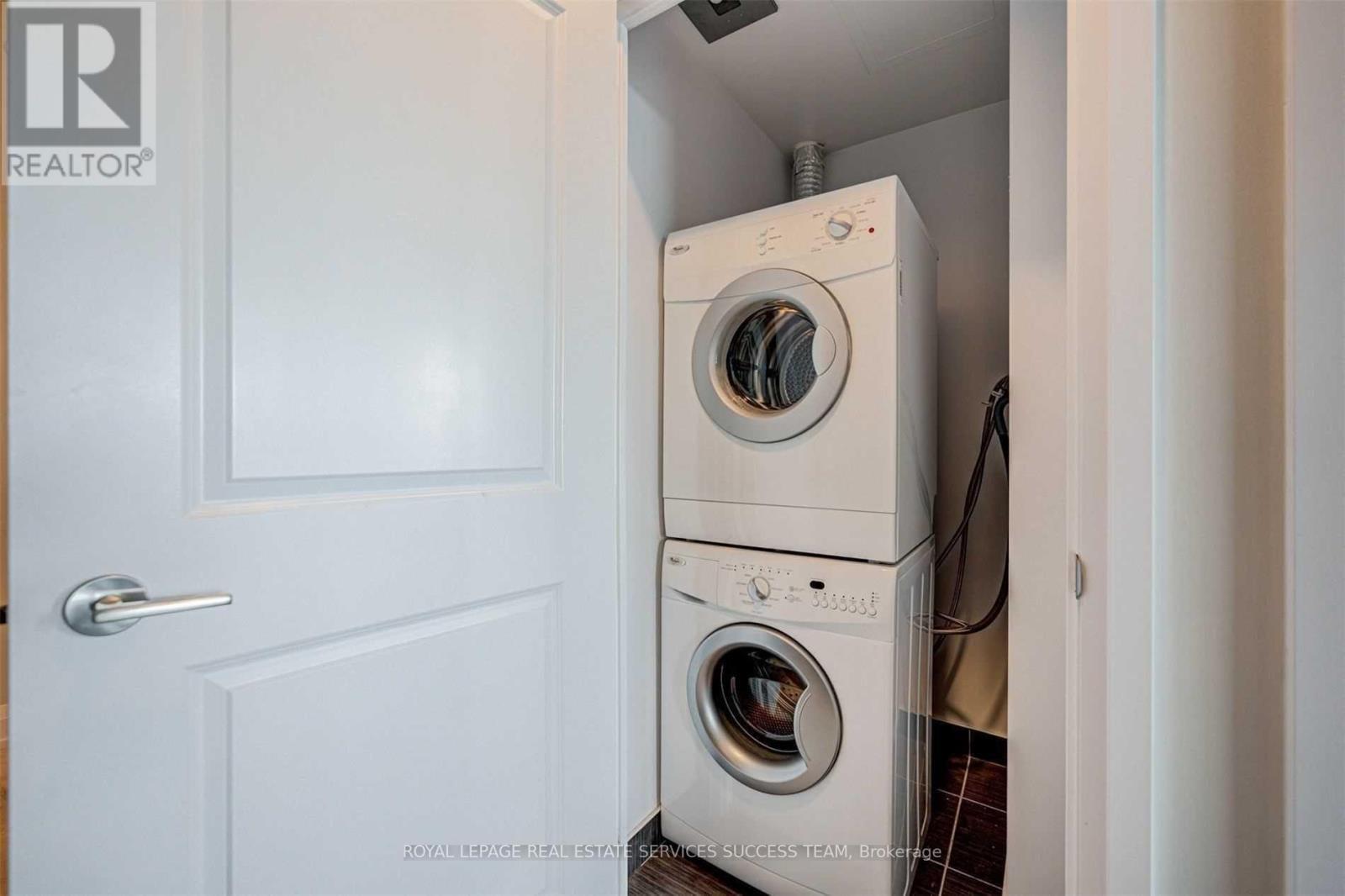 2002 - 7890 Bathurst Street, Vaughan, ON - Indoor Photo Showing Laundry Room