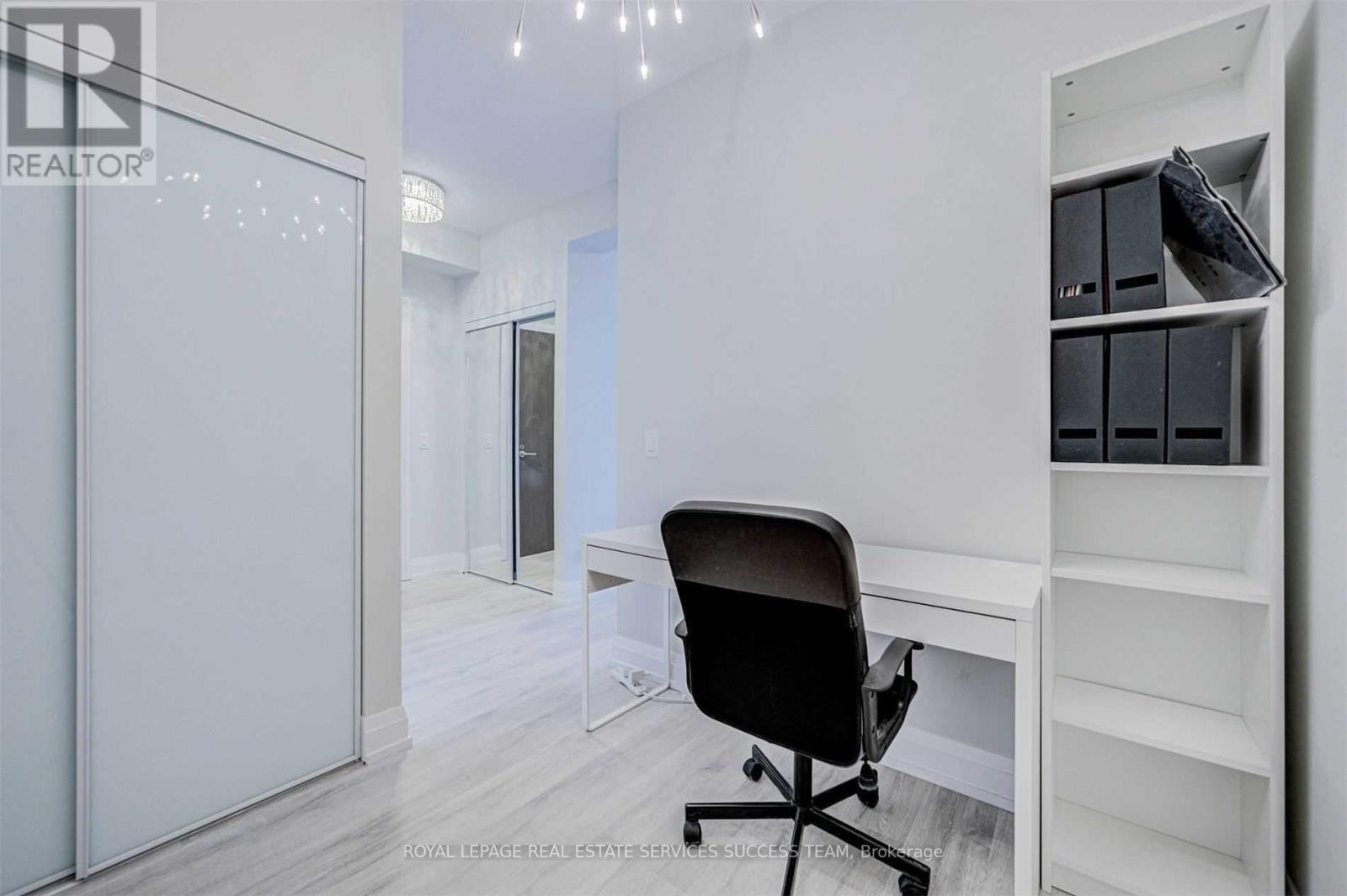 2002 - 7890 Bathurst Street, Vaughan, ON - Indoor Photo Showing Office