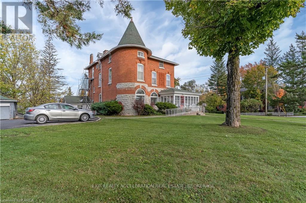 231 Dundas Street W, Greater Napanee (Greater Napanee), ON - Outdoor