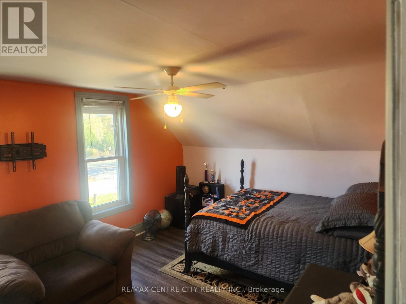 33168 Back Street, Dutton/Dunwich (Iona), ON - Indoor Photo Showing Bedroom