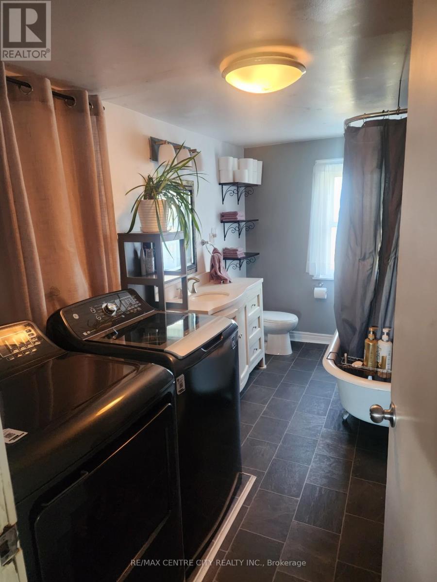 33168 Back Street, Dutton/Dunwich (Iona), ON - Indoor