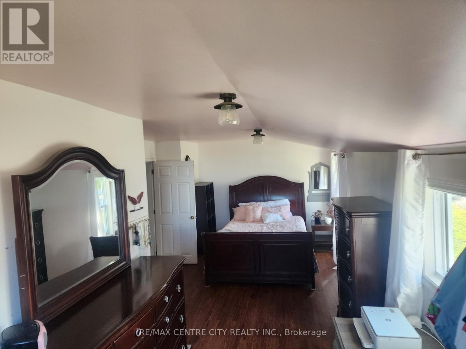 33168 Back Street, Dutton/Dunwich (Iona), ON - Indoor Photo Showing Bedroom