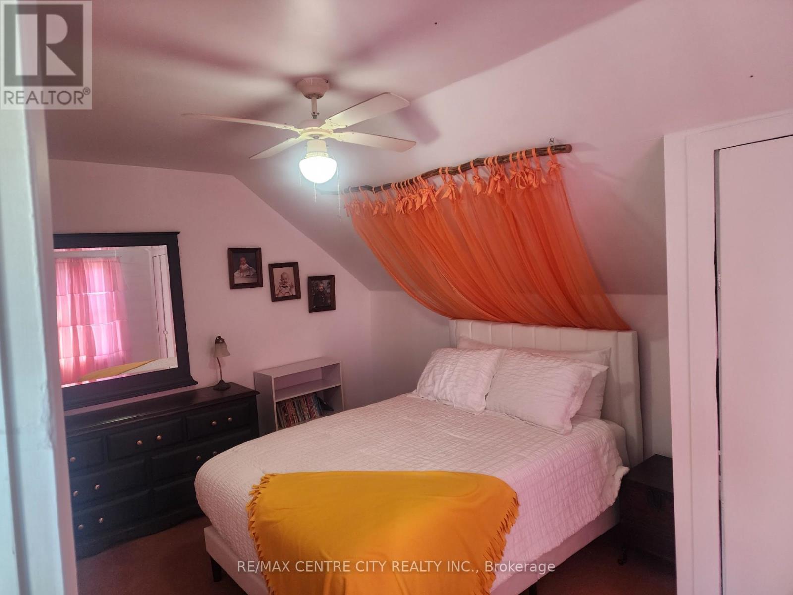 33168 Back Street, Dutton/Dunwich (Iona), ON - Indoor Photo Showing Bedroom