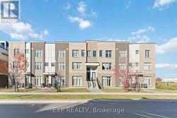 829 MIKINAK ROAD  Ottawa, ON K1K 4Z9