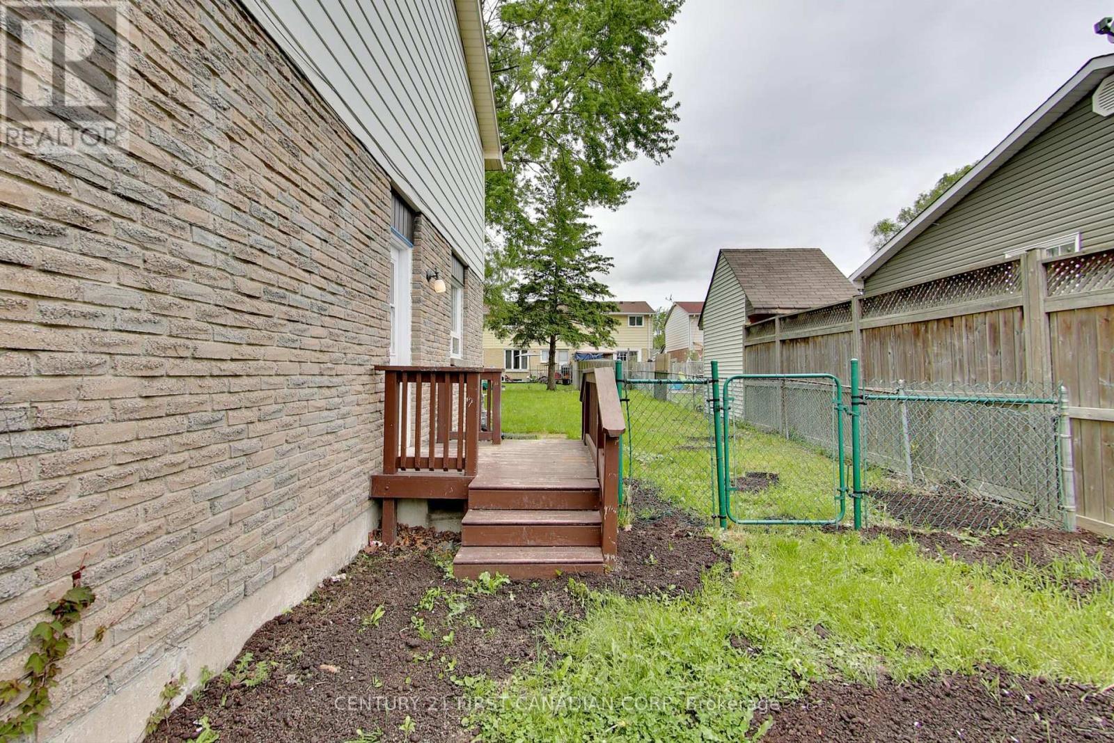 355 Somerset Crescent, Sarnia, ON - Outdoor