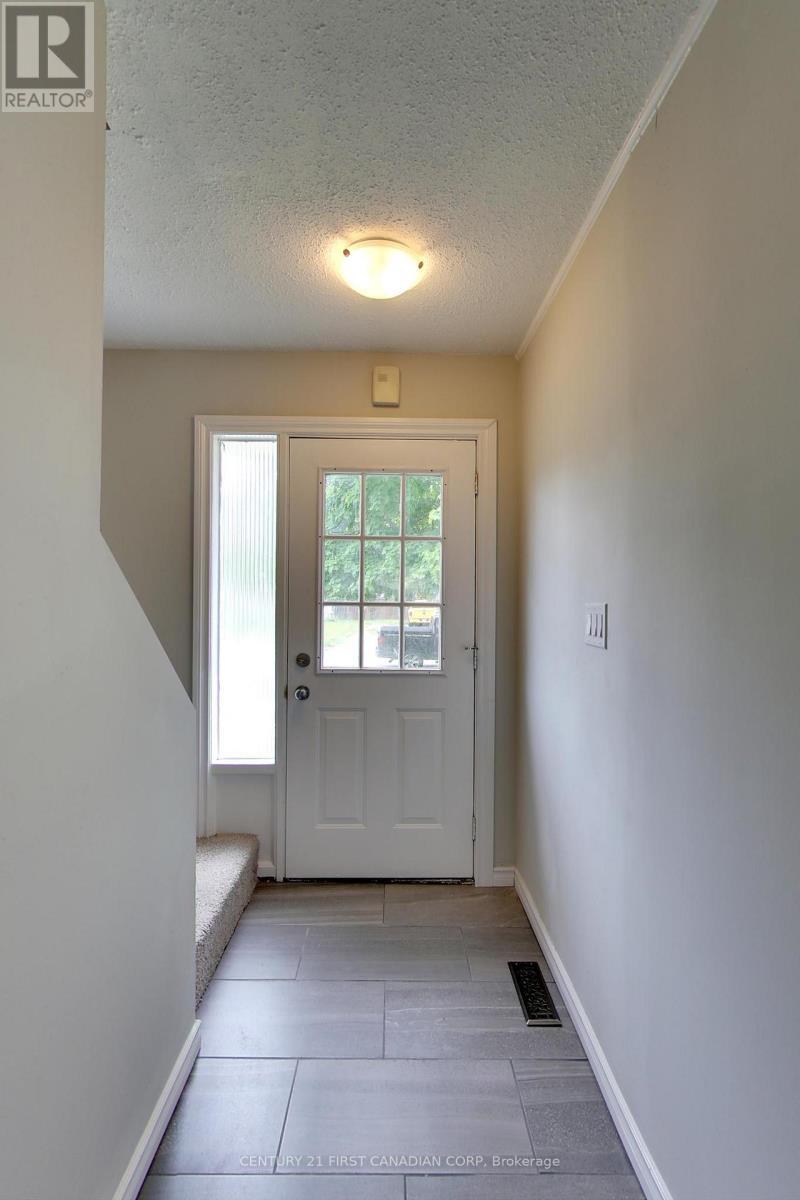 355 Somerset Crescent, Sarnia, ON - Indoor Photo Showing Other Room