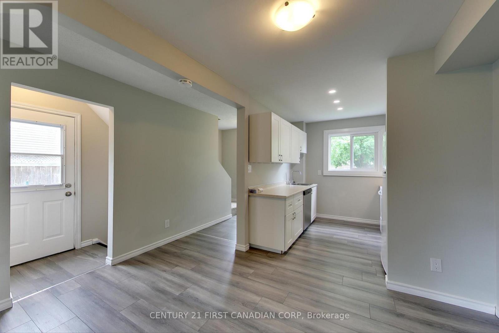 355 Somerset Crescent, Sarnia, ON - Indoor Photo Showing Kitchen