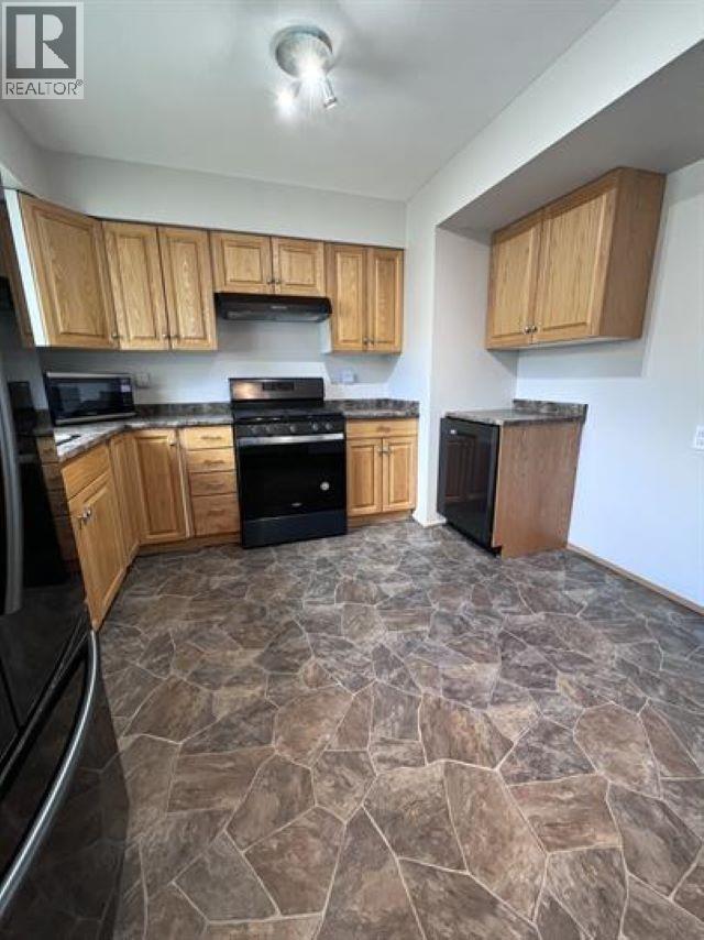 84 5550 Simpson Trail, Fort Nelson, BC - Indoor Photo Showing Kitchen With Double Sink