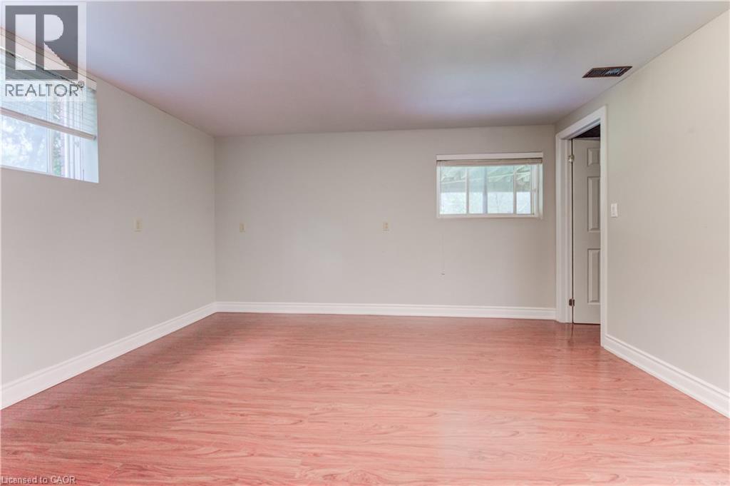 Spare room with light wood-type flooring - 685 Briardean Road Unit# Lower, Cambridge, ON - Indoor Photo Showing Other Room
