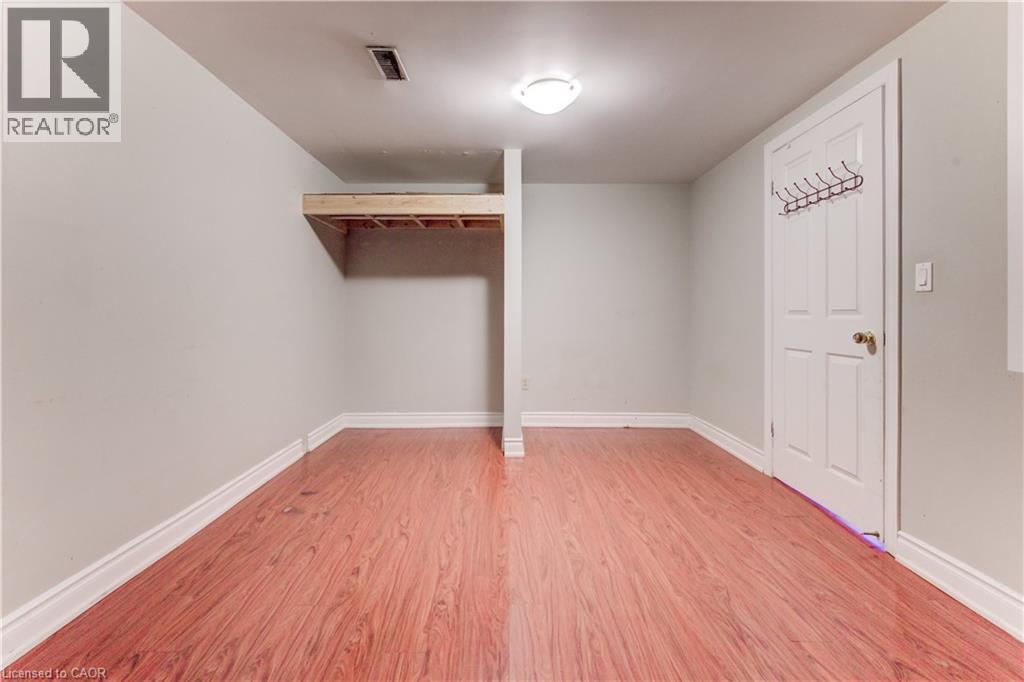 Spacious closet featuring light wood-style flooring - 685 Briardean Road Unit# Lower, Cambridge, ON - Indoor Photo Showing Other Room