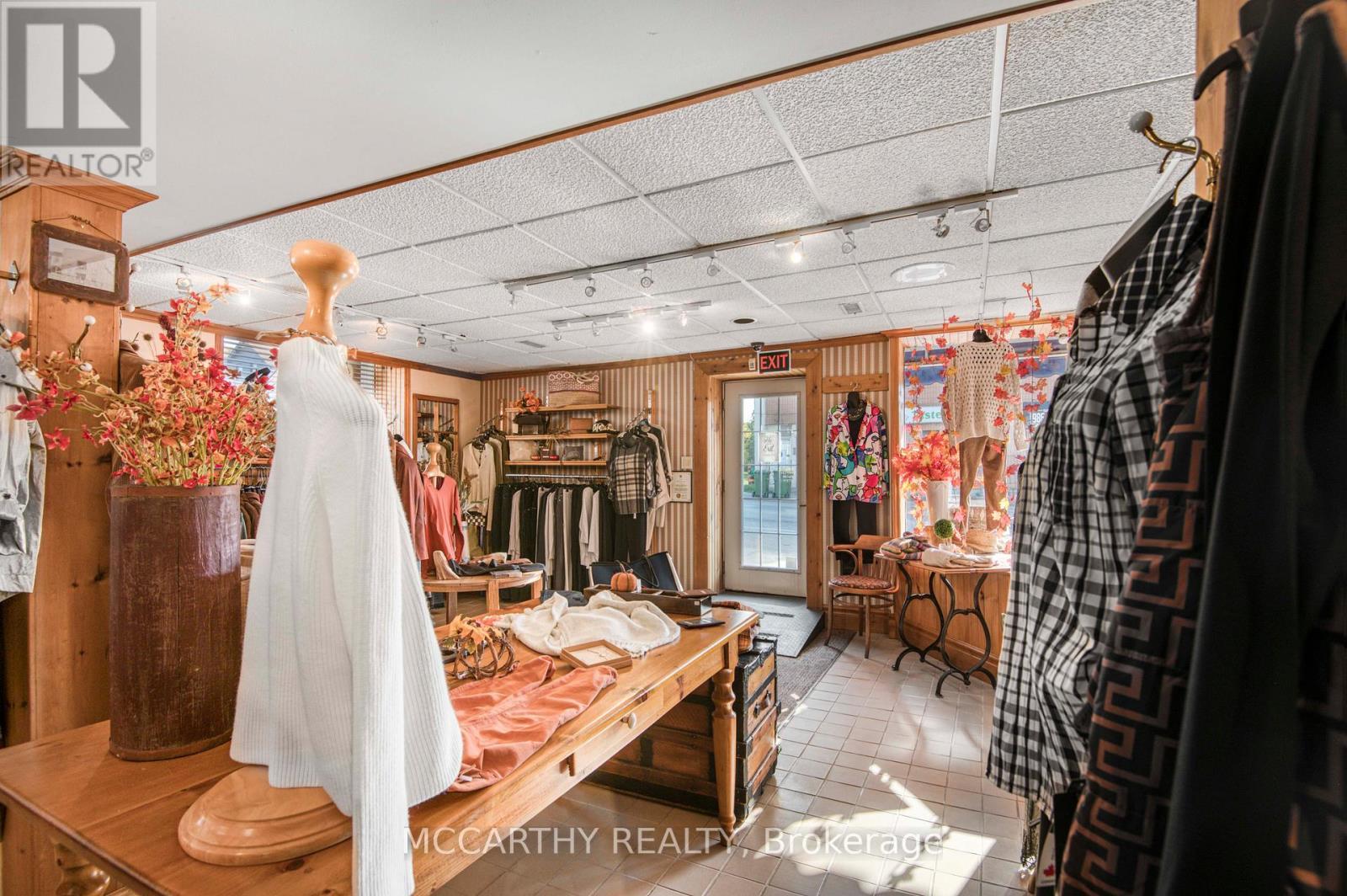 Nice entry - 21 Toronto Street S, Grey Highlands, ON