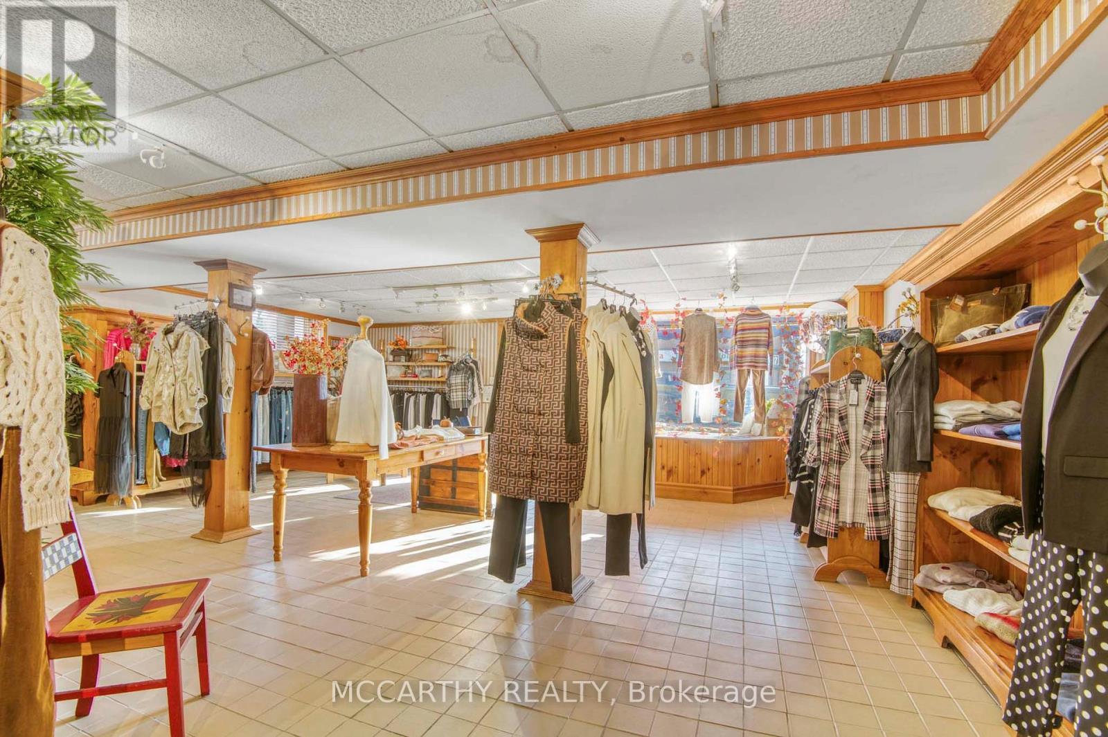 open and plenty of room for displays - 21 Toronto Street S, Grey Highlands, ON