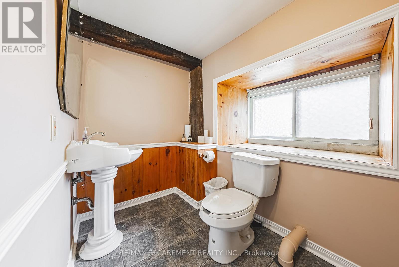 110 Freelton Road, Hamilton, ON