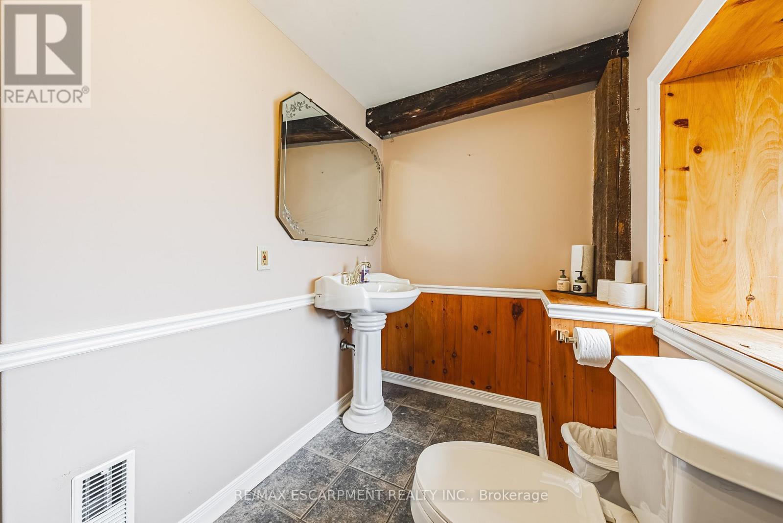 110 Freelton Road, Hamilton, ON