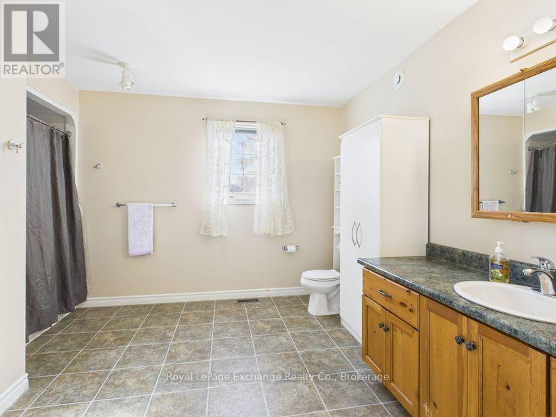 Upper - 378 Duncan Place, Kincardine, ON - Indoor Photo Showing Bathroom