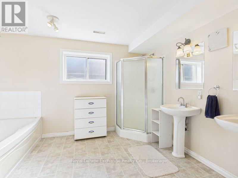 Lower - 378 Duncan Place, Kincardine, ON - Indoor Photo Showing Bathroom