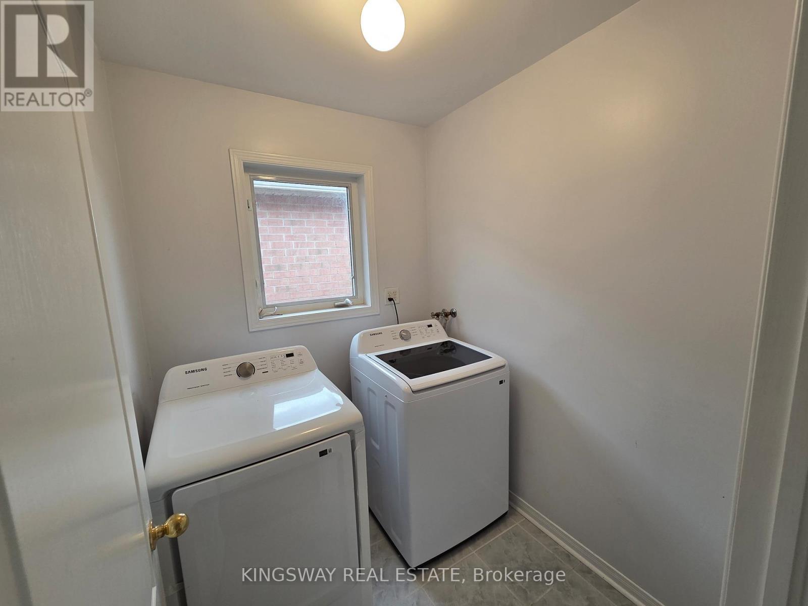 4859 Marble Arch Mews, Mississauga, ON - Indoor Photo Showing Laundry Room