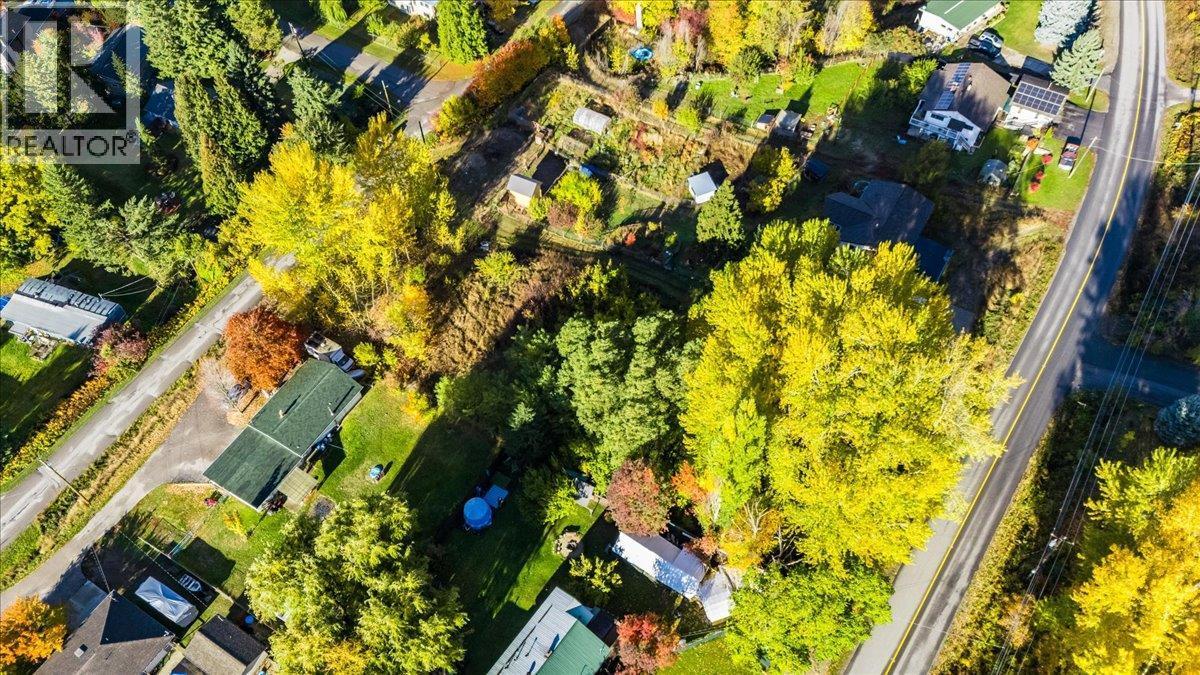 2073 Raspberry Road, Robson, BC