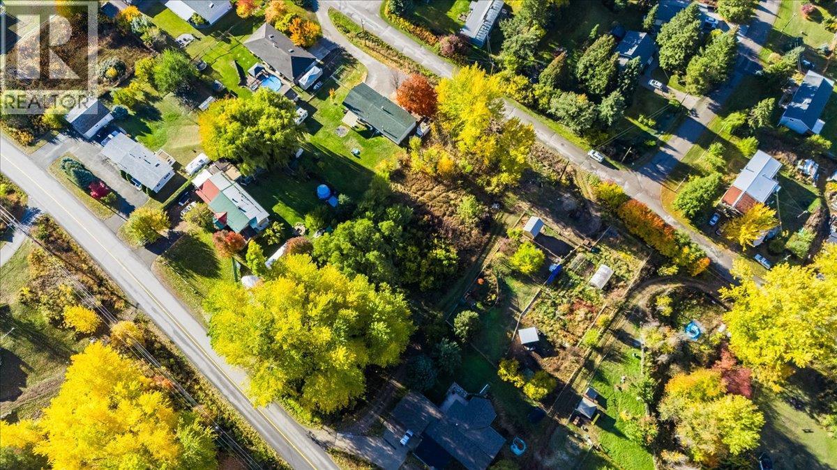 2073 Raspberry Road, Robson, BC